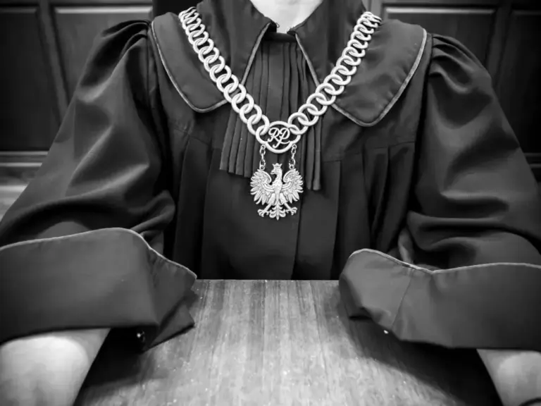 Righteous Discernment vs Hypocritical Judgment